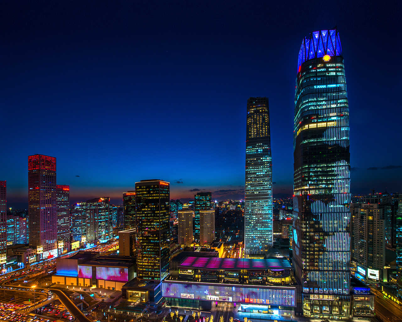 Oświetla wieżę China World Trade Center